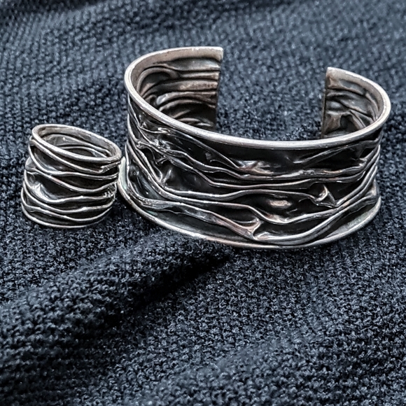 Women's 'SILVER SECRETS' Gorgeous oxidised 925 sterling silver ring size 9 - Picture 2 of 2